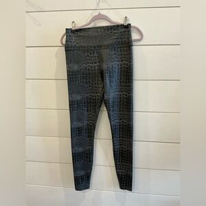 ZYIA Black and Gray Crocodile Print Leggings